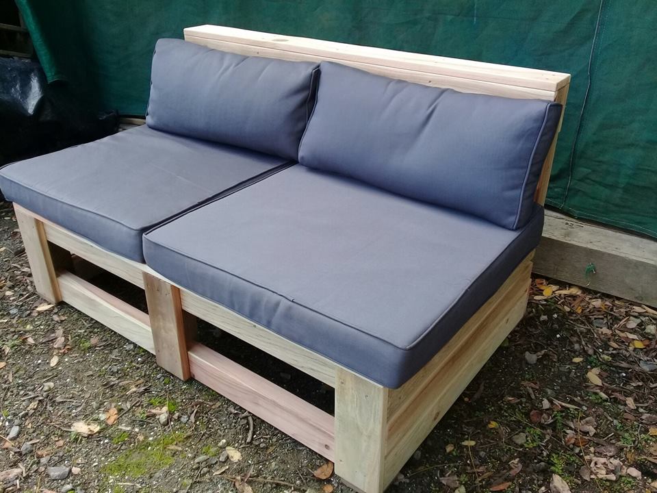 WOODEN COUCH.jpg